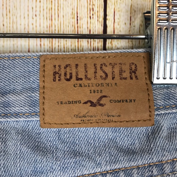 Hollister Embellished Frayed Hem Denim Shorts 25 - Picture 5 of 8